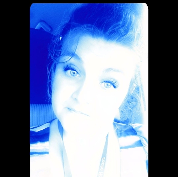 Meet your Posher, Ashley - Picture 1 of 3